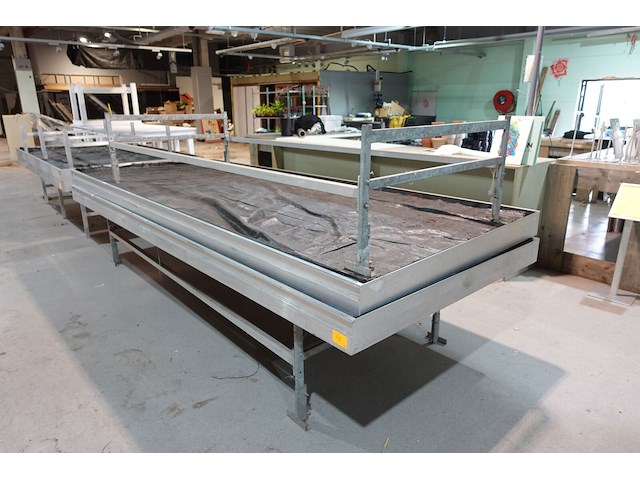 2x alu kweektafel - afbeelding 1 van  4