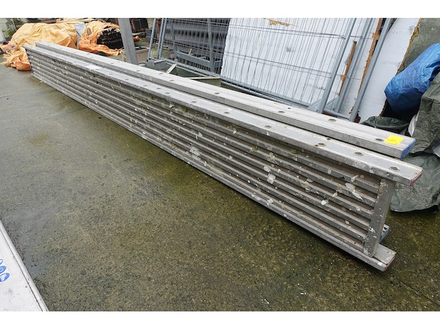 2x alu loopbrug - afbeelding 1 van  5