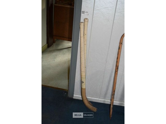 2x antieke hockeysticks - afbeelding 1 van  3