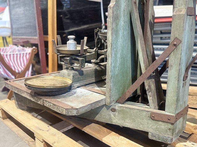 2x antieke weegschaal en gewichten - afbeelding 6 van  7
