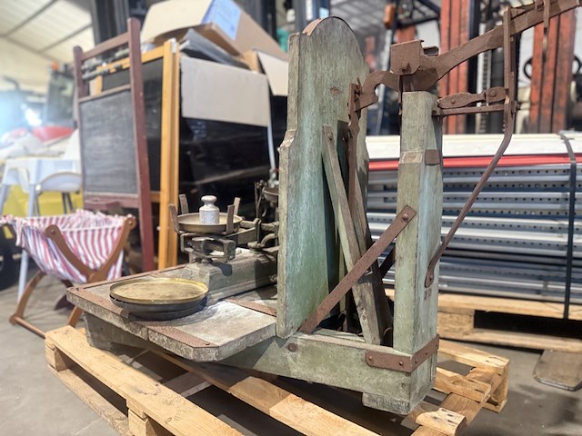 2x antieke weegschaal en gewichten - afbeelding 7 van  7