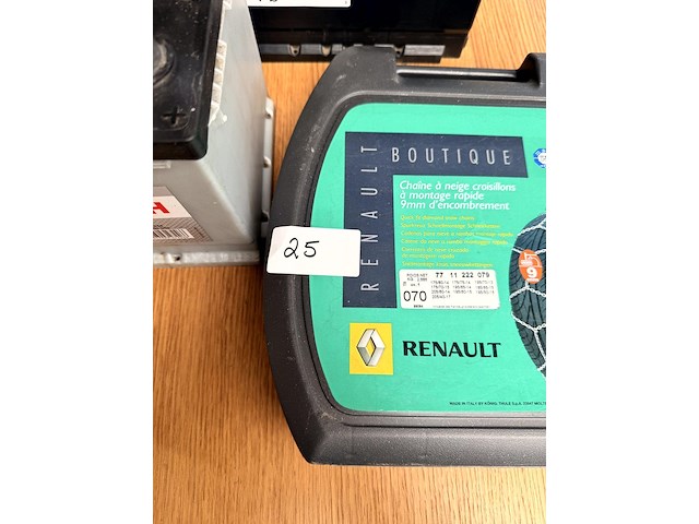 2x autobatterij en set sneeuwkettingen - afbeelding 1 van  5