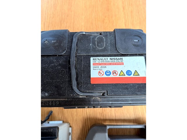2x autobatterij en set sneeuwkettingen - afbeelding 5 van  5