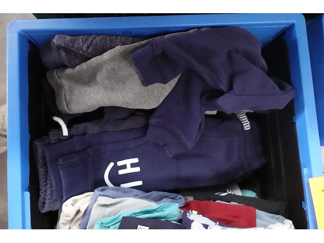2x bak inhoud kinderkledij - afbeelding 13 van  15