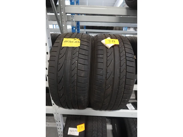 2x band ( gebruikt) 18inch bridgestone - afbeelding 1 van  3