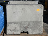 2x betonnen afzetting
