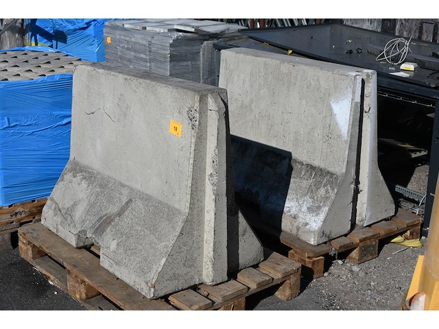 2x betonnen afzetting - afbeelding 2 van  2