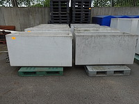 2x betonnen bloembak - afbeelding 1 van  4