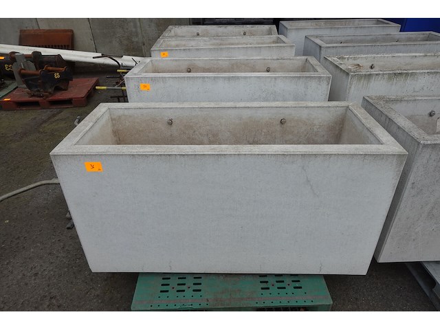 2x betonnen bloembak - afbeelding 2 van  4