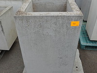 2x betonnen bloembak - afbeelding 2 van  5