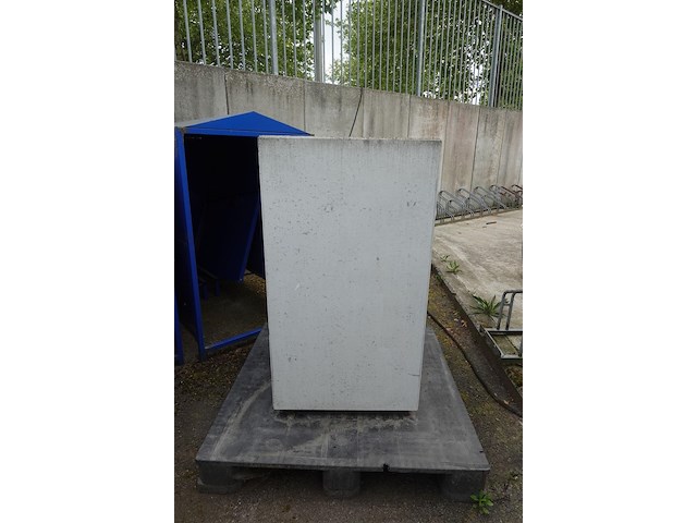 2x betonnen bloembak - afbeelding 4 van  5