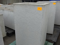 2x betonnen bloembak - afbeelding 1 van  2