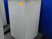 2x betonnen bloembak - afbeelding 1 van  2