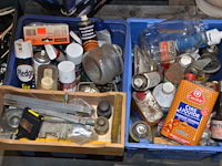 2x blauwe bak met diverse producten - afbeelding 1 van  2