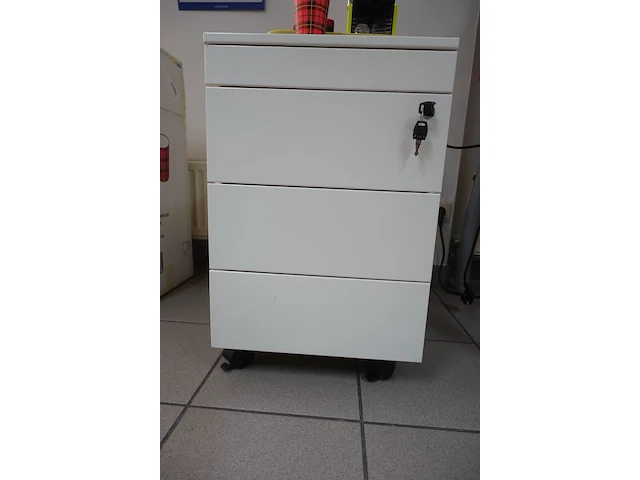 2x bureau & stoel - afbeelding 4 van  12