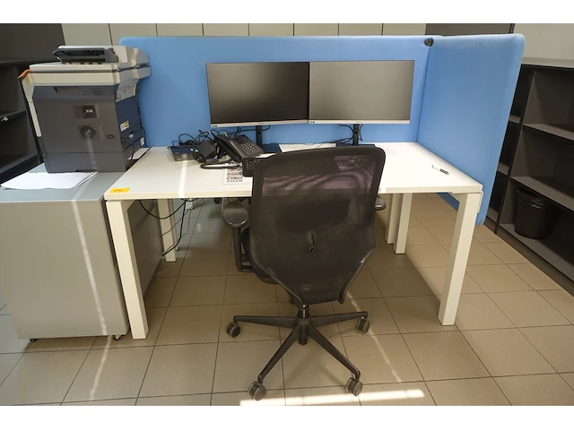 2x bureau & stoel - afbeelding 1 van  12