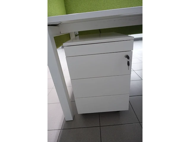 2x bureau & stoel - afbeelding 6 van  12