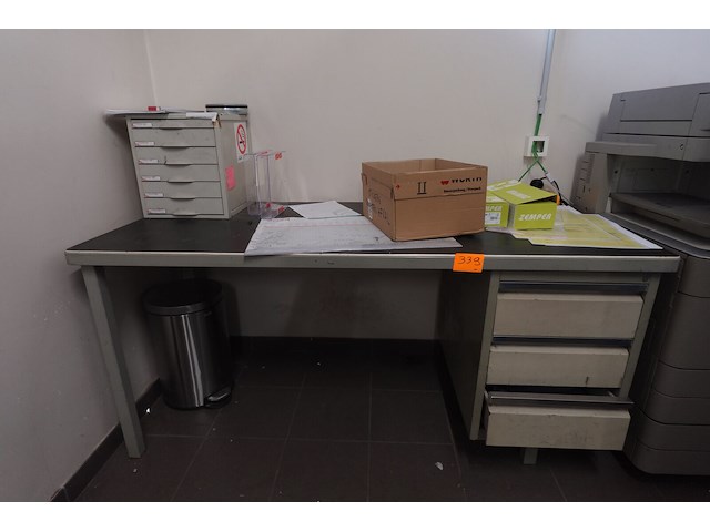 2x bureau + toebehoren - afbeelding 1 van  5