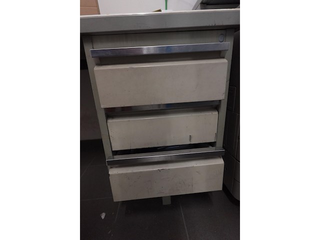 2x bureau + toebehoren - afbeelding 2 van  5