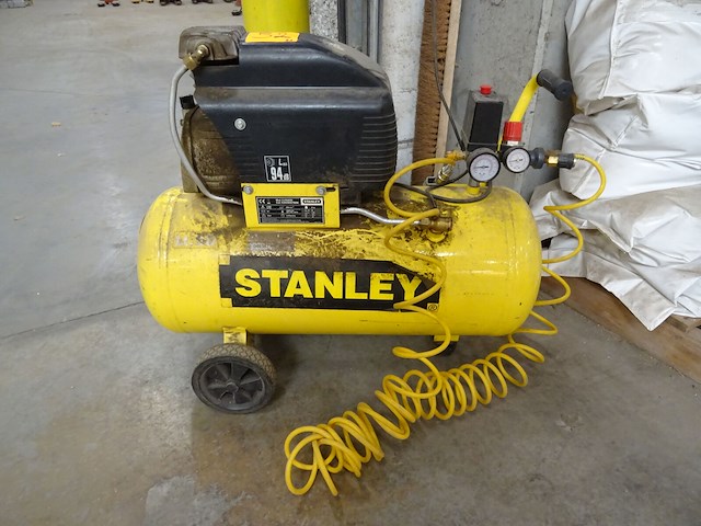 2x compressor stanley - afbeelding 1 van  7