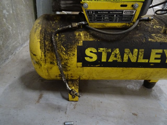 2x compressor stanley - afbeelding 6 van  7