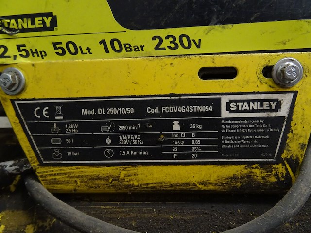 2x compressor stanley - afbeelding 7 van  7