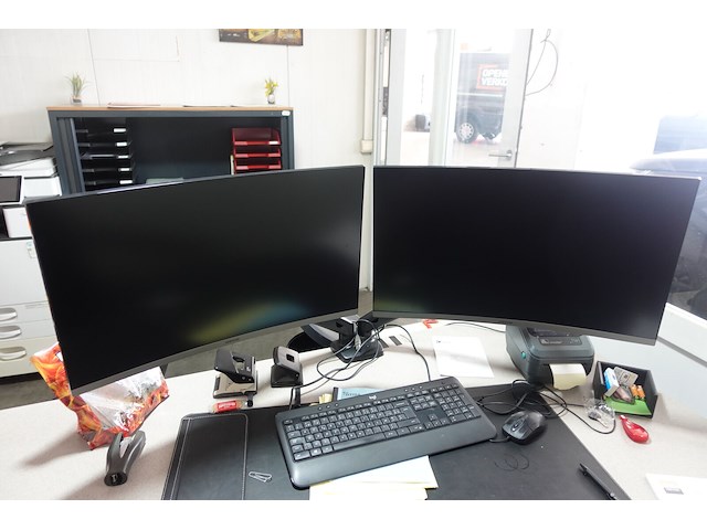 2x computerscherm samsung & beugel - afbeelding 1 van  4