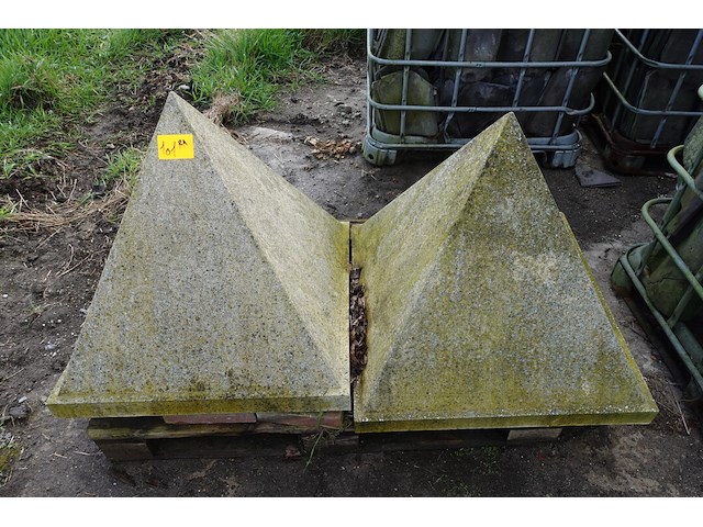 2x deksteen piramide - afbeelding 1 van  3