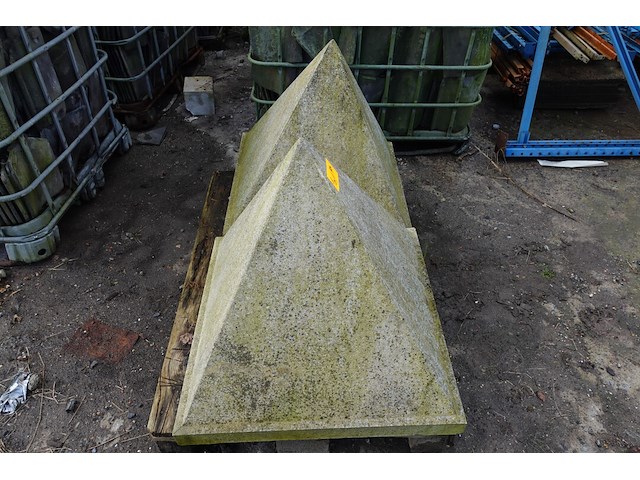 2x deksteen piramide - afbeelding 2 van  3