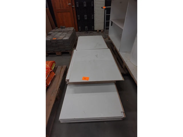 2x divers houten meubel + houten panelen - afbeelding 1 van  6