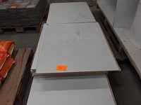 2x divers houten meubel + houten panelen
