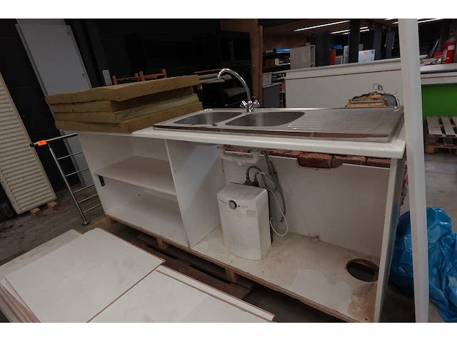 2x divers houten meubel + houten panelen - afbeelding 3 van  6