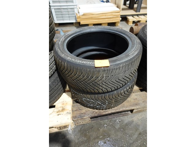 2x diverse band hankook - afbeelding 1 van  2