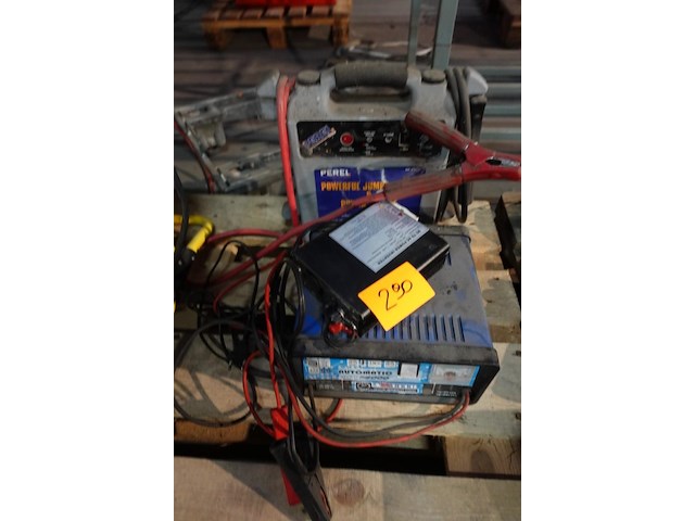 2x diverse batterij boosters - afbeelding 1 van  4