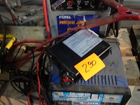 2x diverse batterij boosters - afbeelding 1 van  4