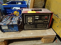 2x diverse batterijladers - afbeelding 1 van  6