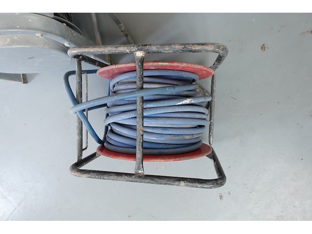 2x diverse luchtkabel op haspel - afbeelding 5 van  5
