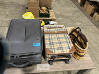 2x diverse reiskoffer + rieten tas - afbeelding 2 van  6