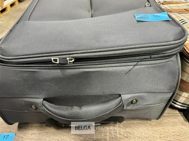 2x diverse reiskoffer + rieten tas - afbeelding 4 van  6