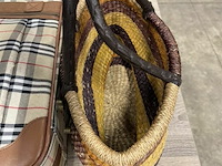 2x diverse reiskoffer + rieten tas - afbeelding 6 van  6