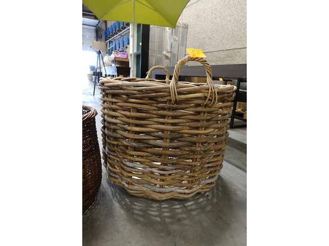 2x diverse rieten mand - afbeelding 3 van  4