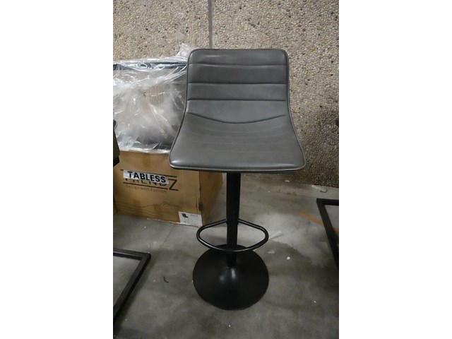 2x diverse stoelen - afbeelding 4 van  5