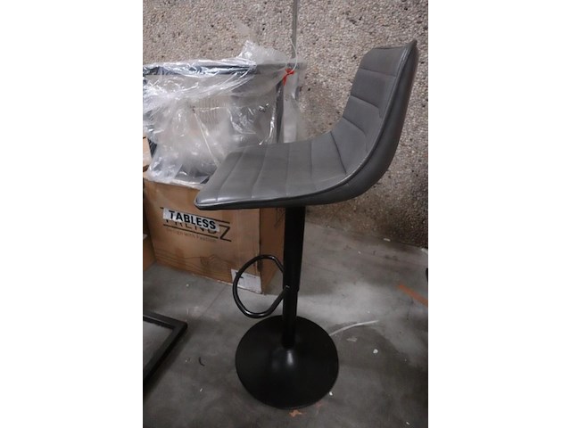 2x diverse stoelen - afbeelding 5 van  5