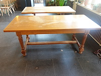 2x diverse tafel in hout