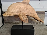 2x dolfijn in recycled wood op staander - afbeelding 1 van  4
