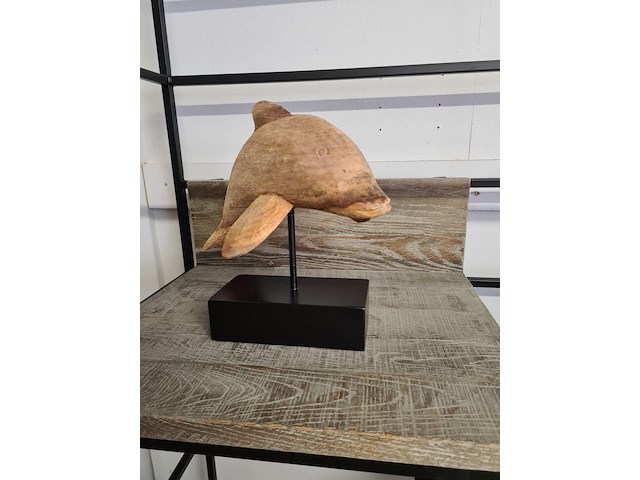 2x dolfijn in recycled wood op staander - afbeelding 4 van  4