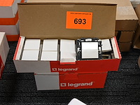 2x doos legrand - afbeelding 1 van  2