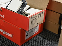 2x doos legrand - afbeelding 2 van  2
