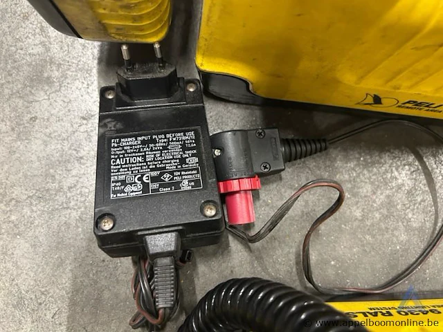 2x draagbaar verlichtingssysteem peli 9430 rals, inclusief lader. werking niet gekend. - afbeelding 4 van  4