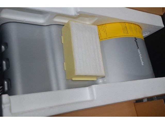 2x dyson airblade ab01 aluminium handdrogers, werking onbekend (b421) - afbeelding 3 van  8